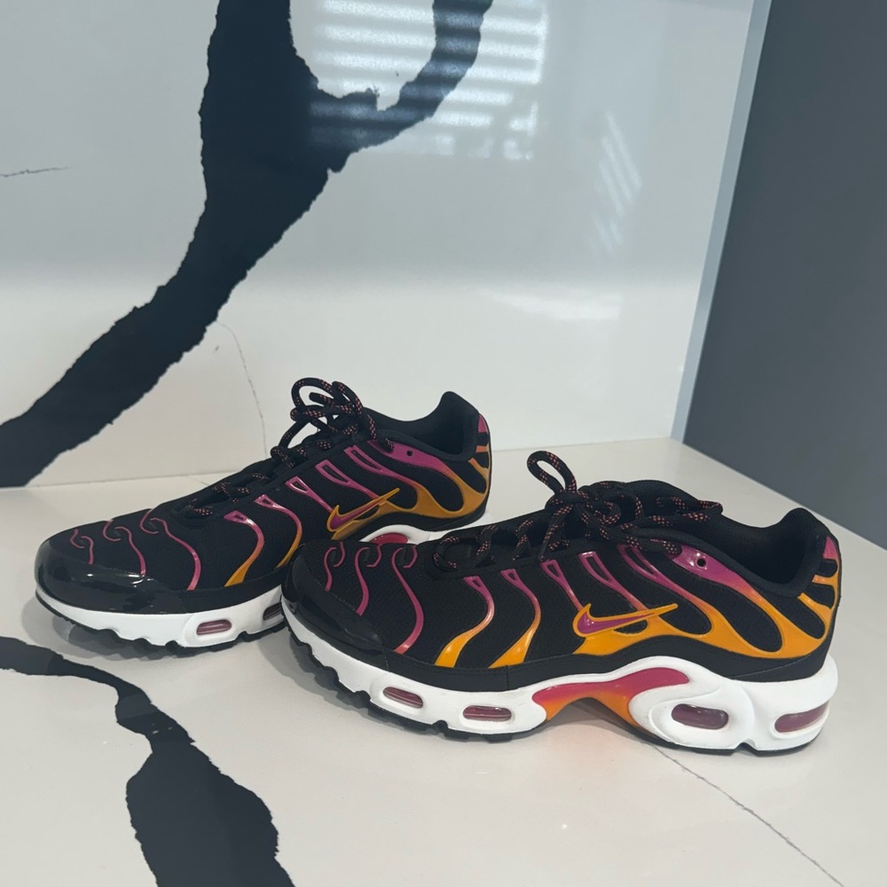 Nike Air Max Plus GS shoes Black Pink White DX9264-001 Kids size 7Y